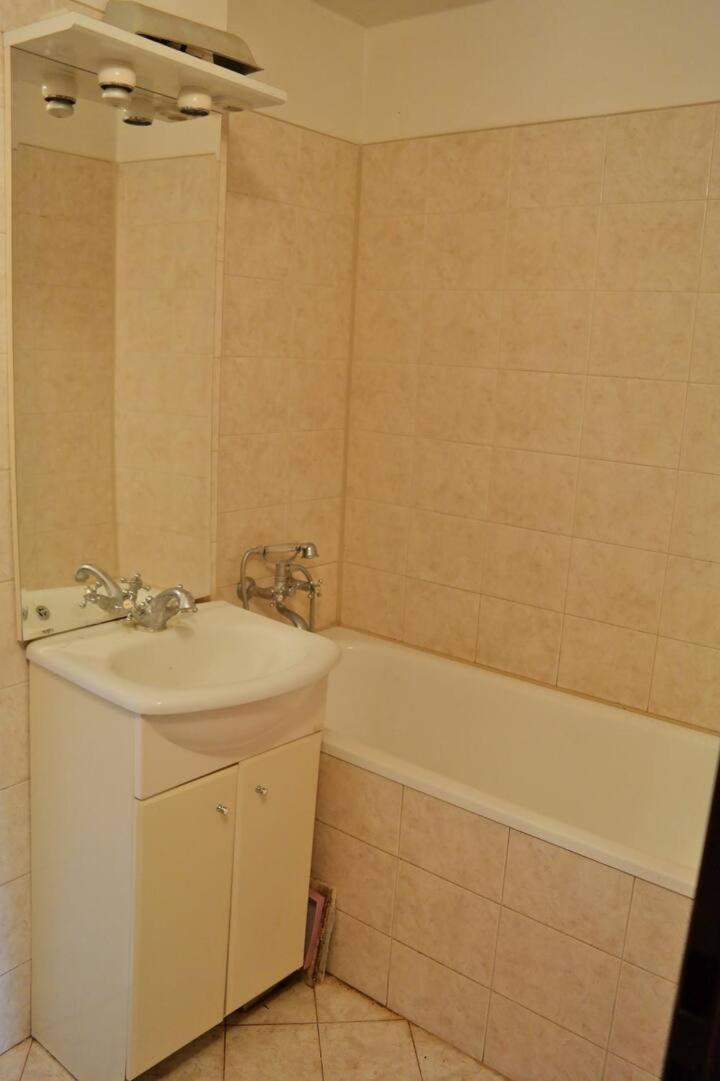 Apartment Trojska Prag Eksteriør billede